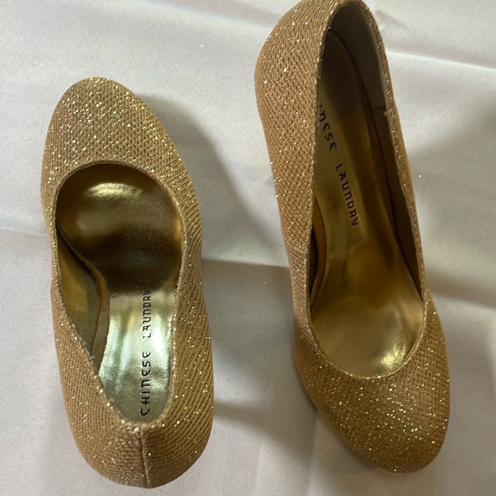 💕 3/$50 BUNDLE Chinese Laundry Honey Glitter Gold Nightlight Pump - Picture 7 of 17
